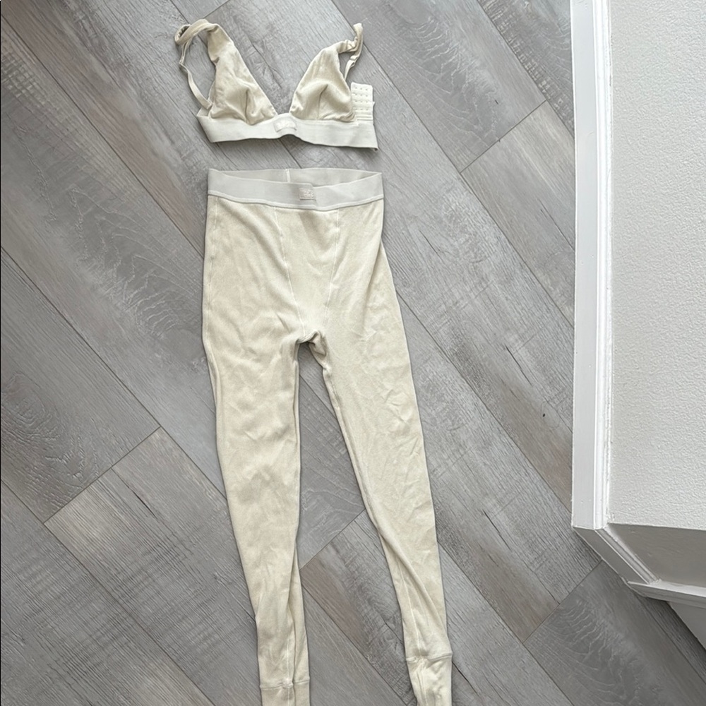 SKIMS Cream bralette matching leggings XXS top XS bottoms